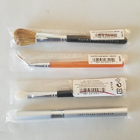 BARE ESCENTUALS BRUSHES - Picture 2 of 2